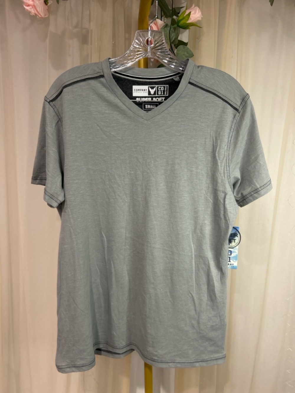 Company 81 Super Soft Gray V-Neck Tee Small NWT Casual Shirt